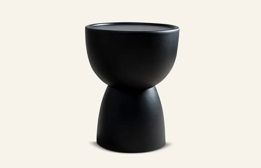 Améliorez votre espace extérieur avec une table d'appoint en béton durable 1