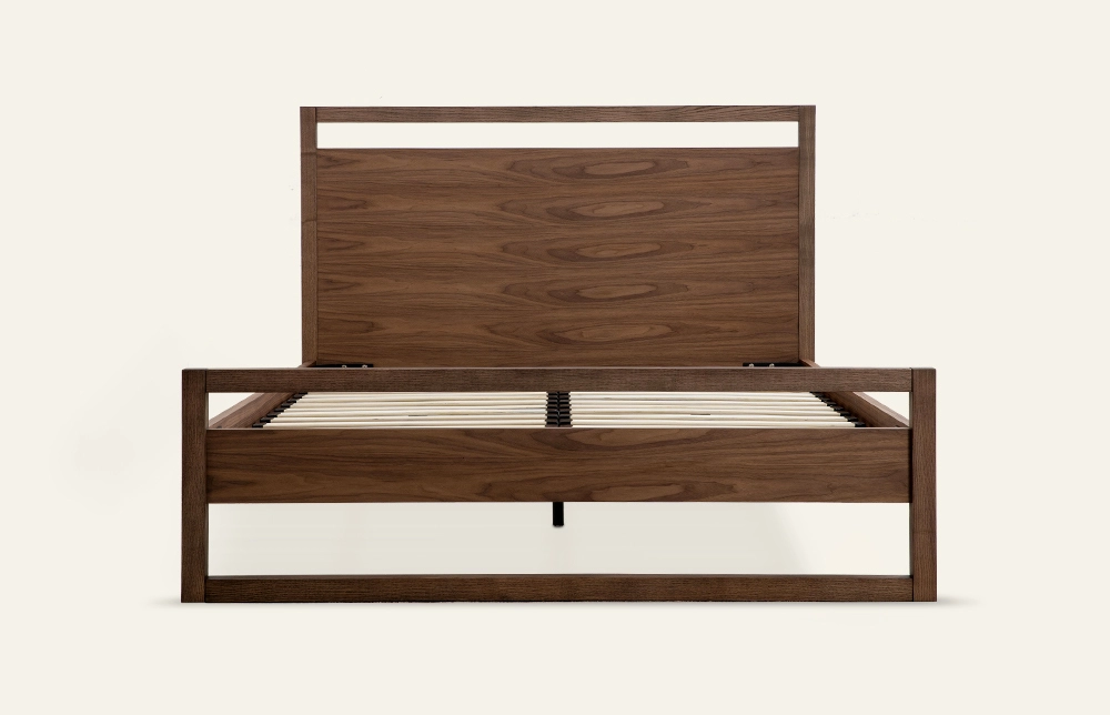 Recta-pähkinäviiluinen puinen sängynrunko päädyllä L752 1