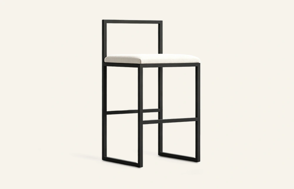 Kube Minimalistiset ulkobaarituolit metalliselkänojalla HC13 1